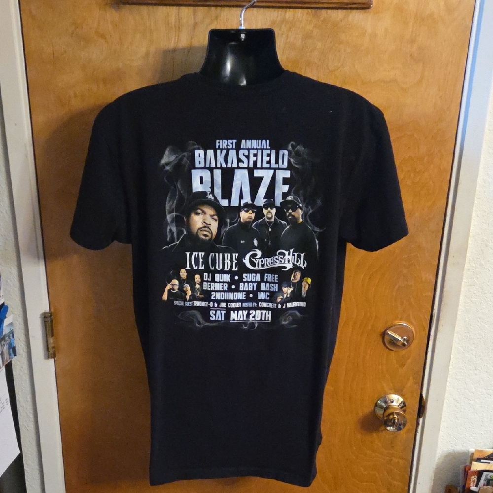 2023 First Annual Bakasfield Blaze Concert Graphic T-Shirt XL